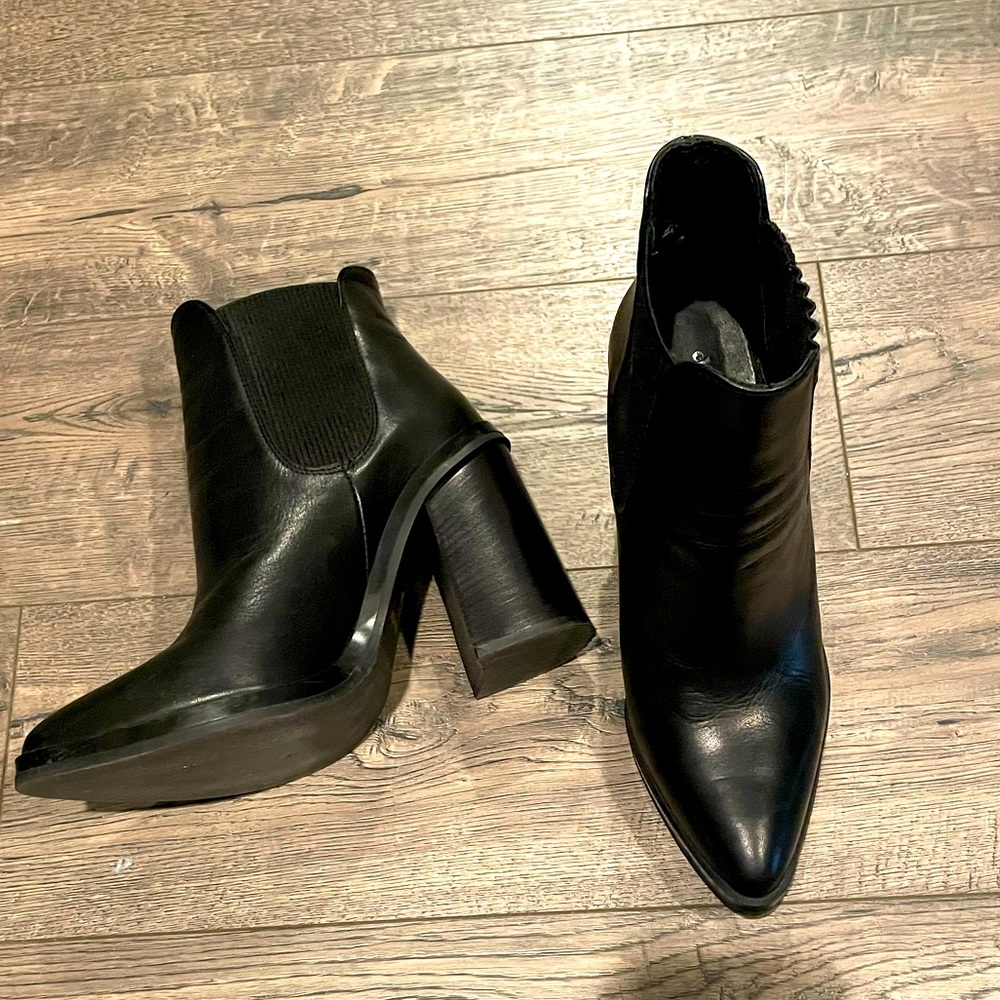 Ankle bootie